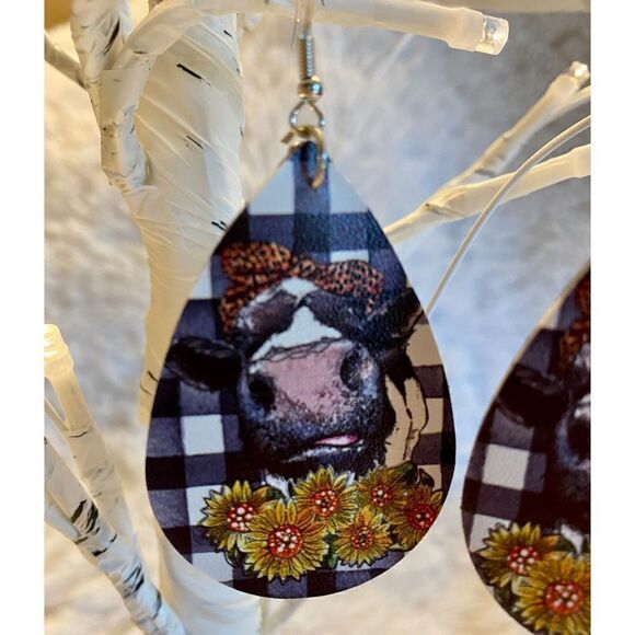 NEW Shabby Chic Farmhouse Black Checkered Sunflower Cow Earrings - Picture 2 of 4